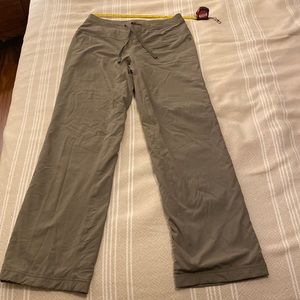 Mountain Hardware fleece lined wind pants with stretch Sz 2